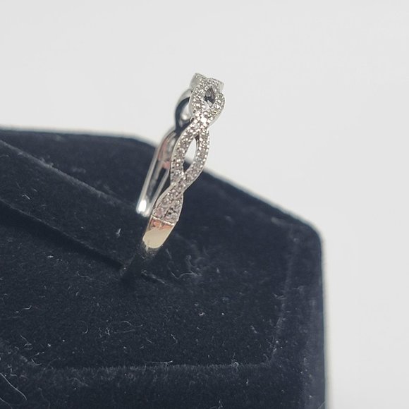 14K White Gold Diamond Infinity design ring - Picture 8 of 8